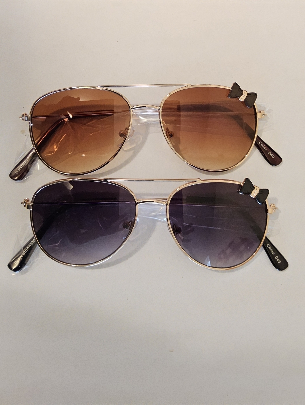 D. Set Of 2 Aviator Style Sunglasses with Bow Accent